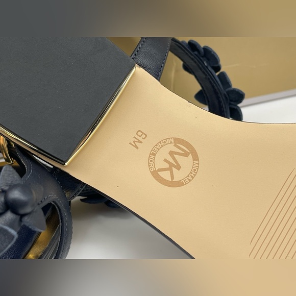 Michael Kors Thong Admiral Blue Leather Sandal Floral Accents - Picture 16 of 16